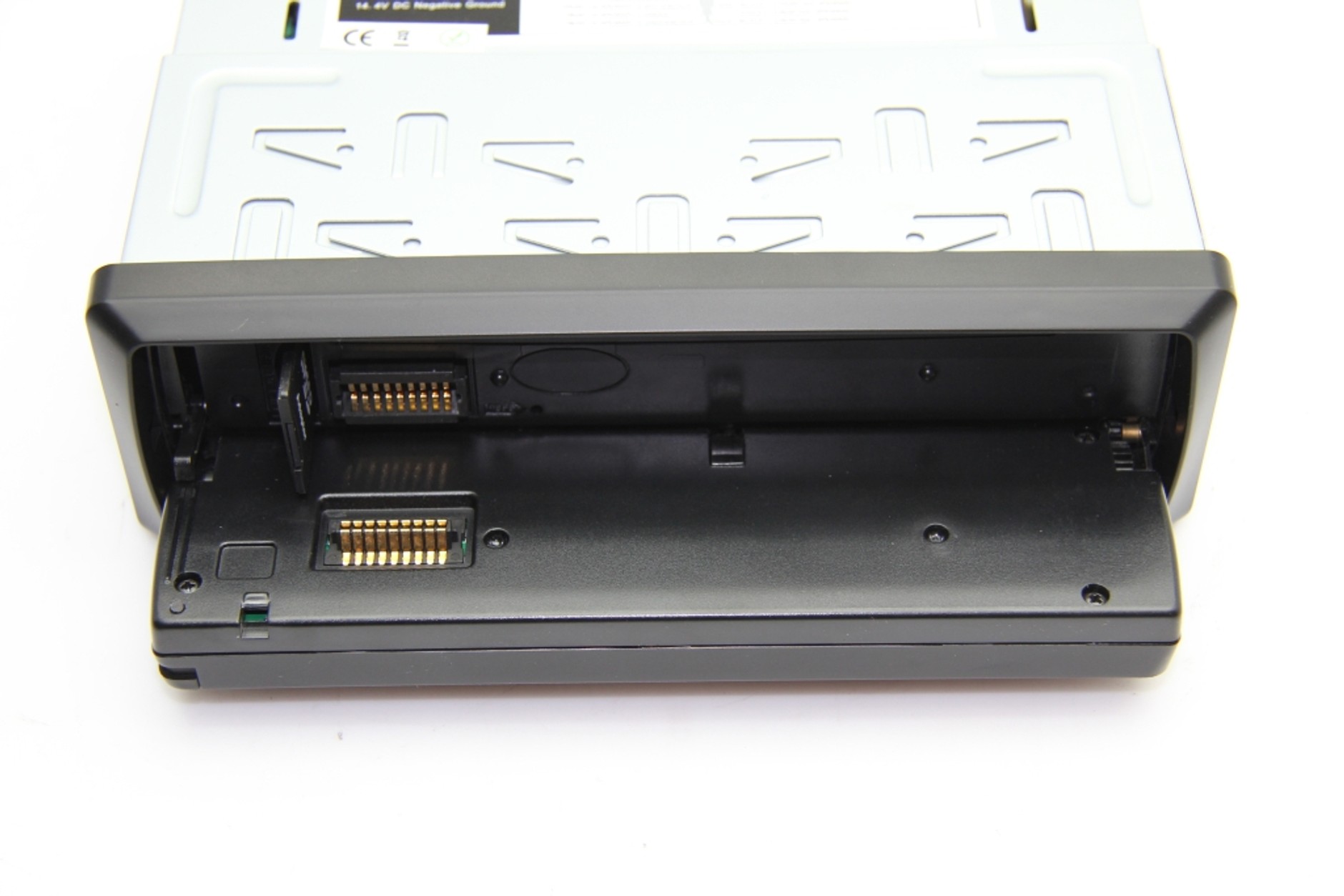 Czytnik kart pamięci w Kruger&amp;Matz KM0102 jest schowany pod panelem