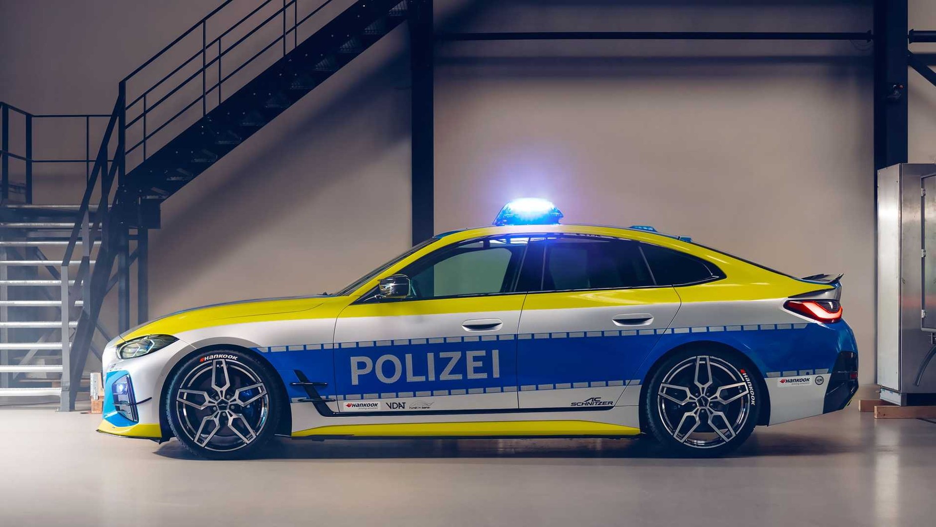 Koncepcyjny radiowóz BMW i4 AC Schnitzer