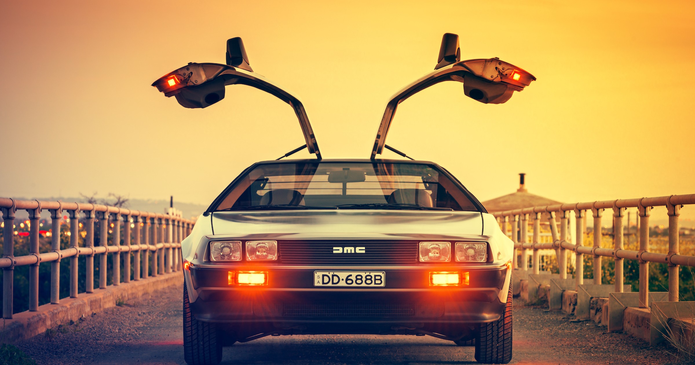 DeLorean – niezwykłe auto zrobione ze stali nierdzewnej. Ten model występował m.in. w "Powrocie do przyszłości"