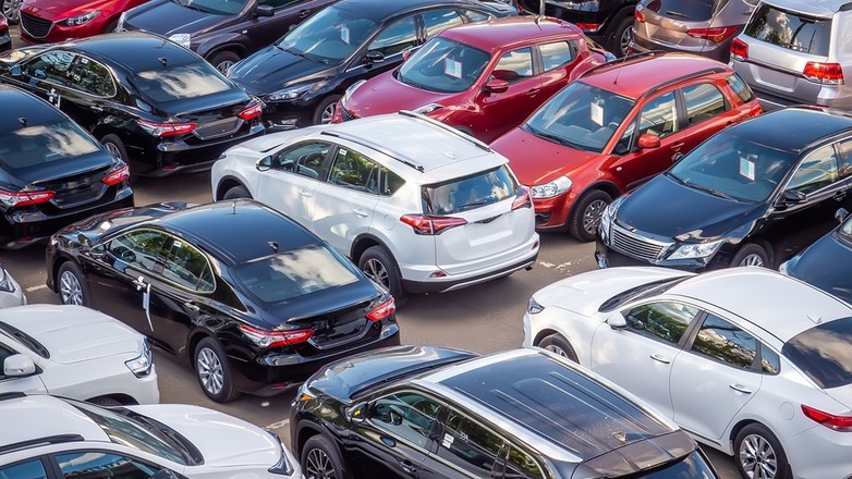 Parking przed sklepem