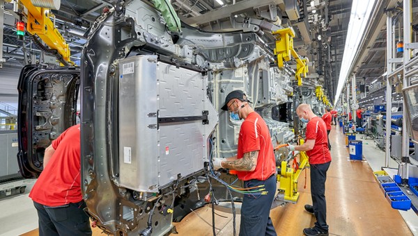 Porsche planuje zwolnić aż 8 tys. osób. Powody? Słaba sprzedaż aut elektrycznych i silna konkurencja