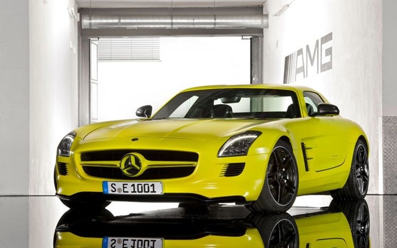 Mercedes SLS AMG E-Cell ma cztery silniki i dwie skrzynie biegów