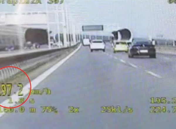 Kierowca Lexusa nie przejął się nowym taryfikatorem. Wysoka prędkość i wysoki mandat [WIDEO]