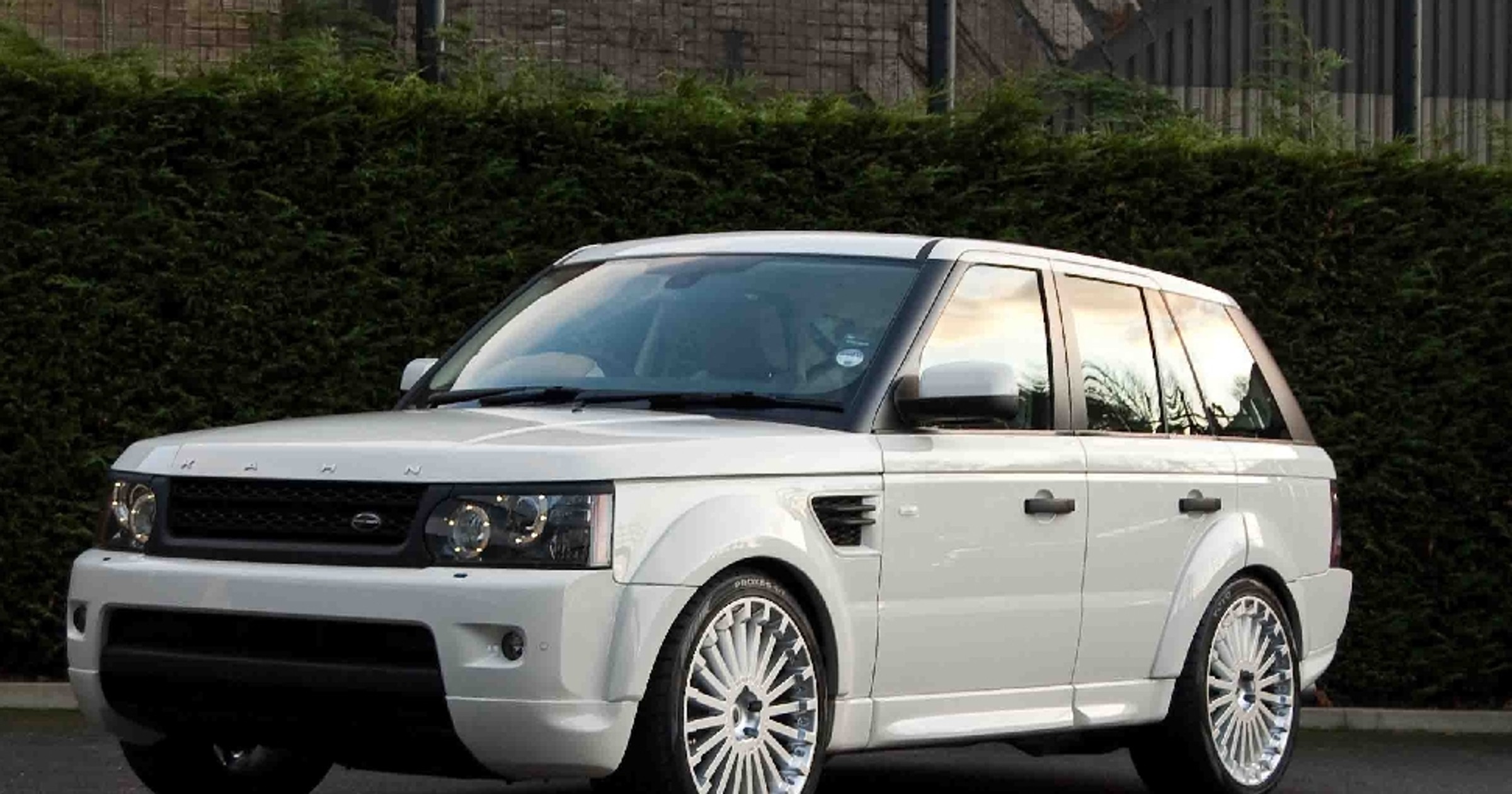Range Rover Sport - SUV w wydaniu sportowym od KAHN Design