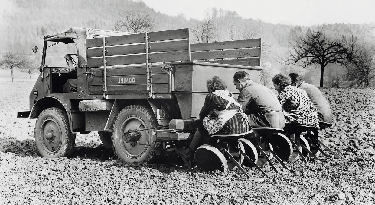 Unimog ma 75 lat. Najdzielniejszy wszędołaz służył do... sadzenia ziemniaków