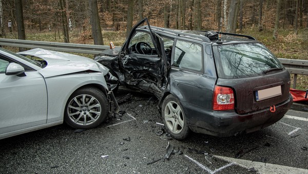 Drogówka podsumowała pierwsze półrocze: o 403 wypadki mniej, ale jeden wskaźnik jest alarmujący