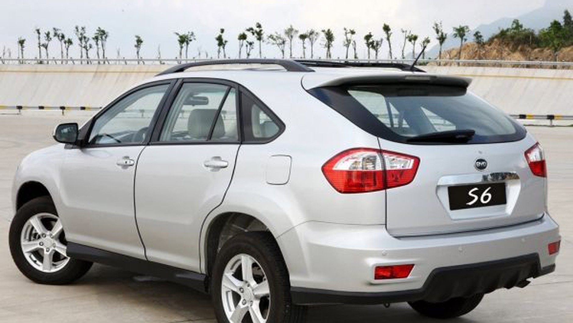 BYD S6