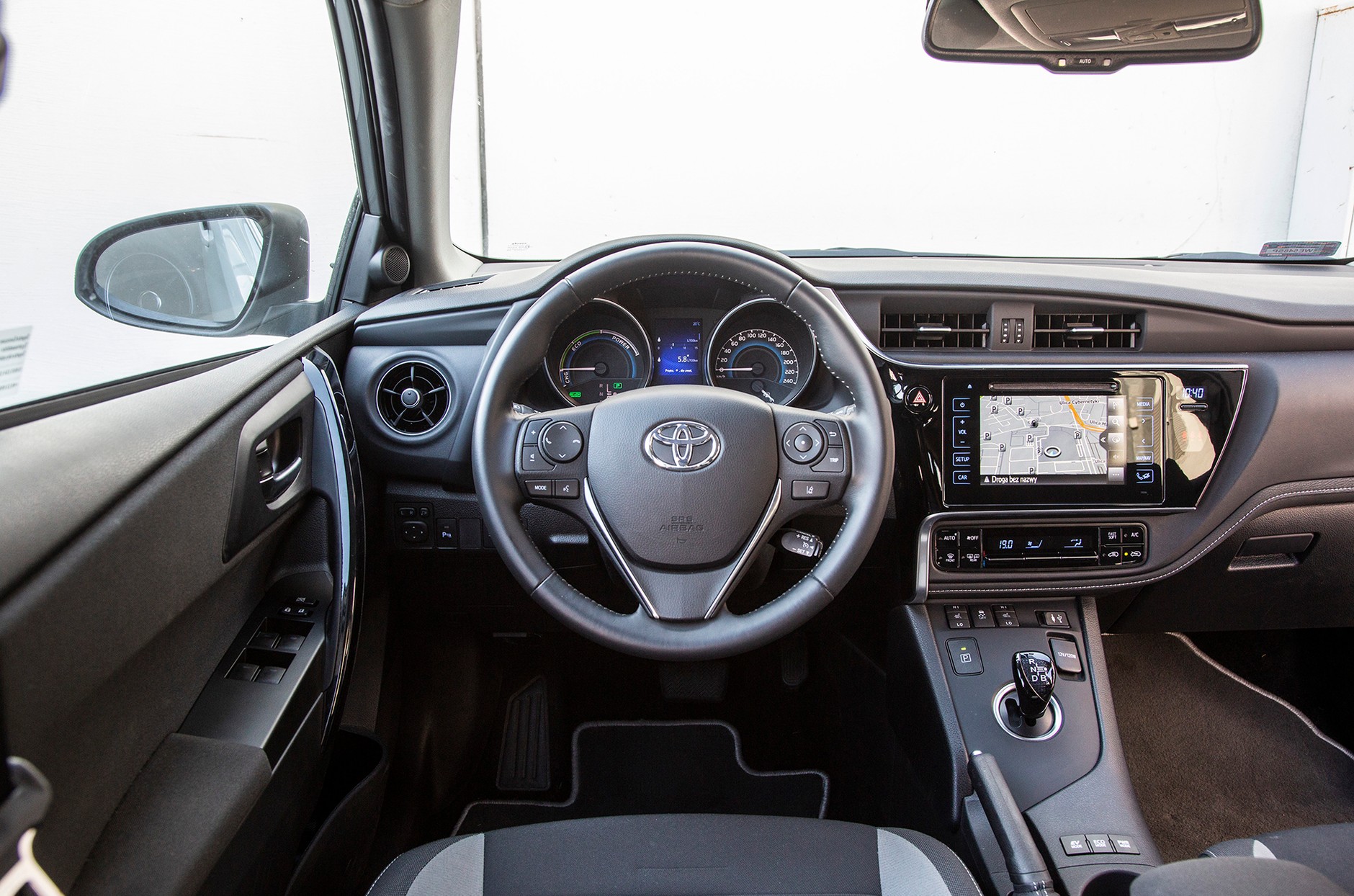 Toyota Auris Touring Sports kombi 1.8 Hybrid - hybryda dla aktywnych