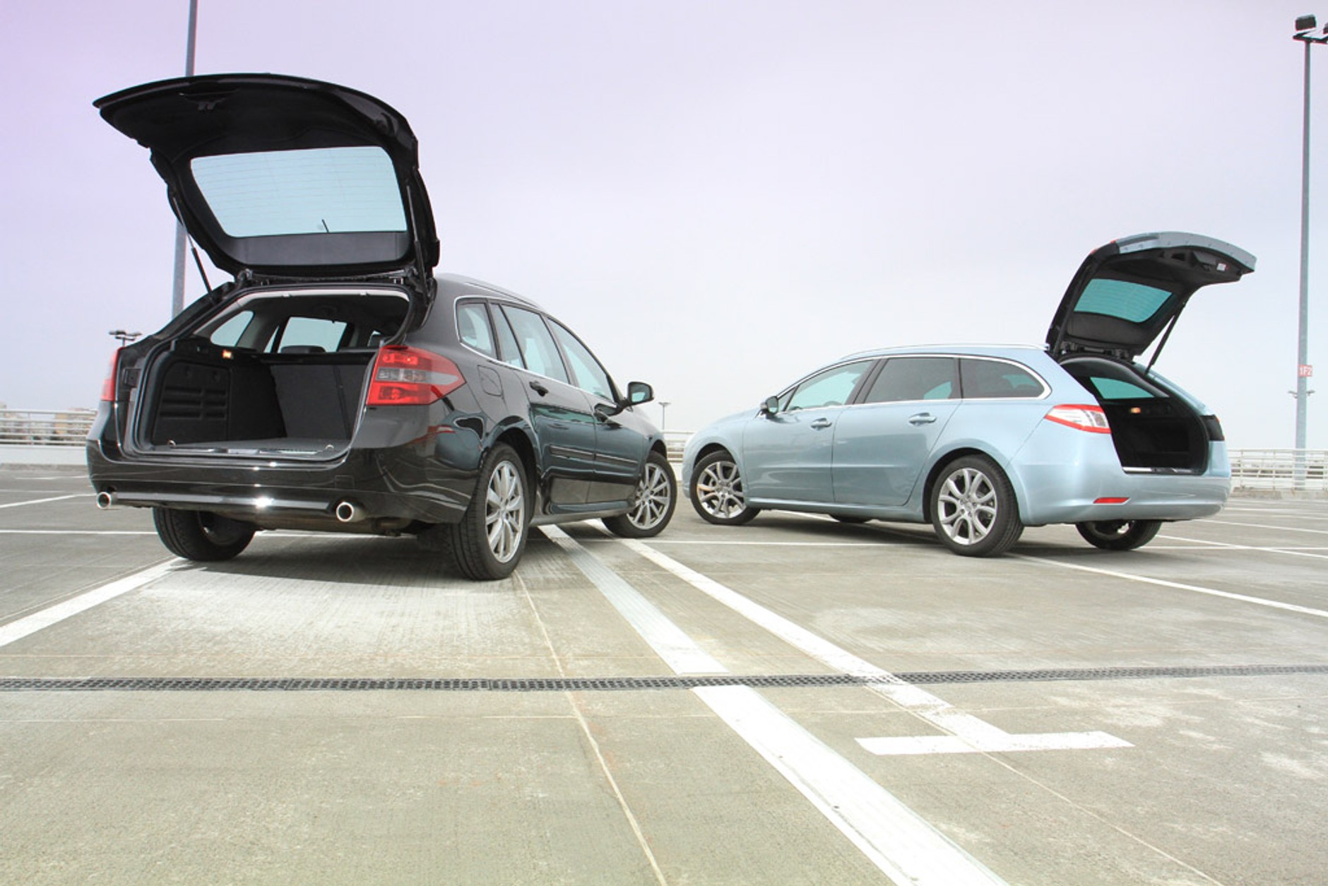 Peugeot 508 SW kontra Renault Laguna Grandtour: wybierasz styl czy funkcjonalność?