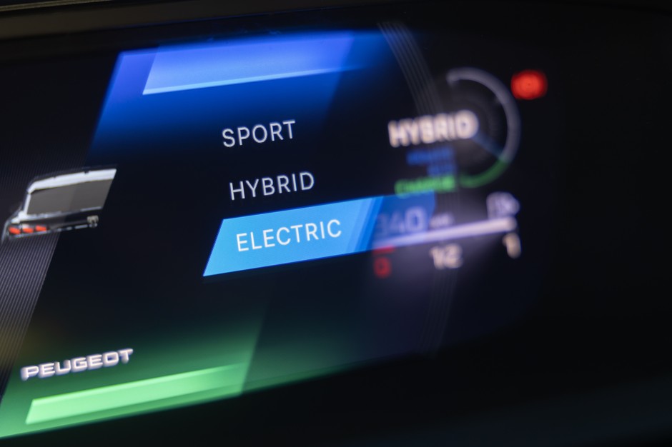 Peugeot 408 HYBRID 225 e-EAT8