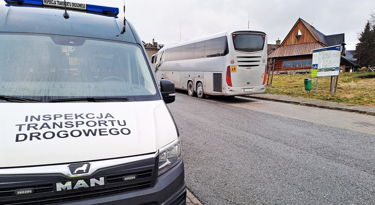 Kontrola autokaru z dziećmi zakończyła się interwencją policji. Wezwała ją ITD