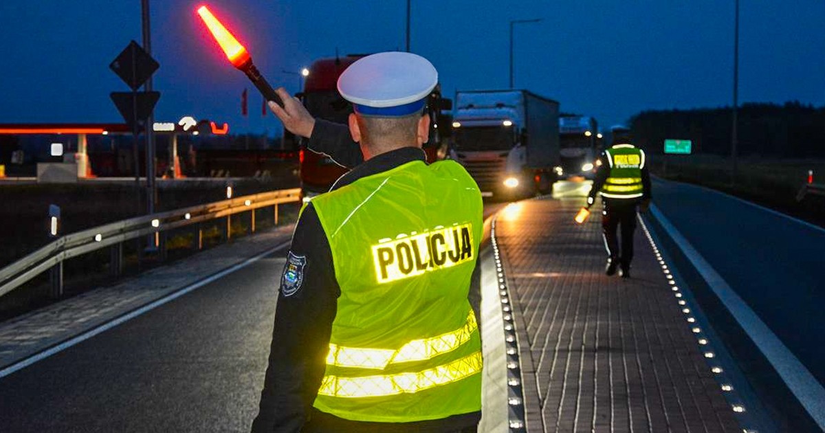 Obraz pochodzący z serwisu https://lubuska.policja.gov.pl/go/serwis-informacyjny/aktualnosci/49938,Pijani-kierowcy-dalej-nie-pojada-Skuteczne-dzialanie-policjantow-ruchu-drogowego.html