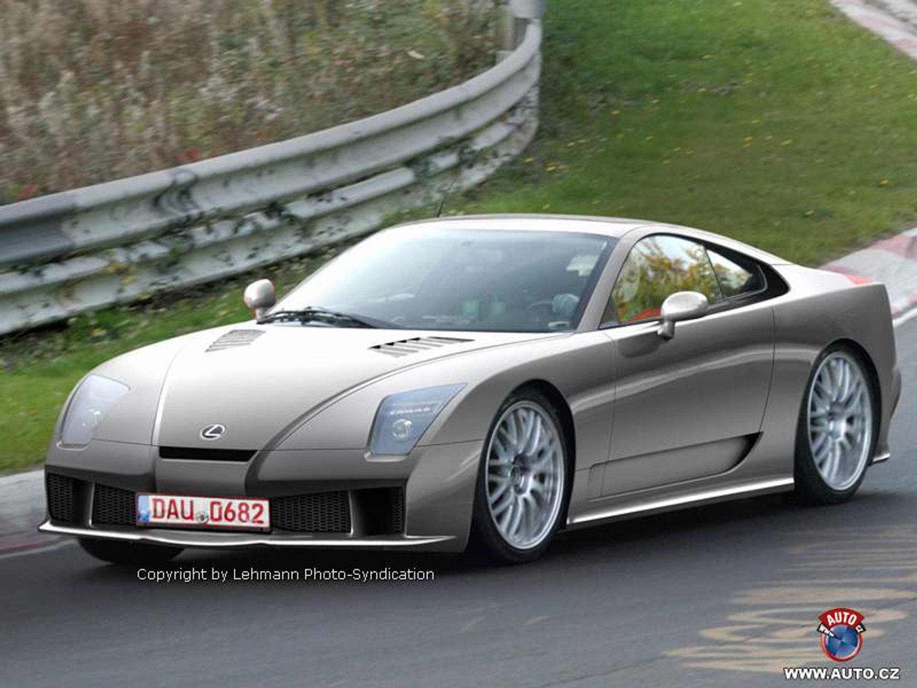 Zdjęcia szpiegowskie: Lexus LF-A i nowy SUV