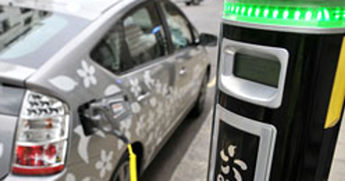 Toyota testuje we Francji hybrydę Plug-in