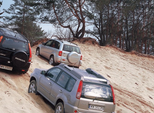 Honda CR-V kontra Nissan X-Trail i Toyota RAV4: pojedynek na szczycie