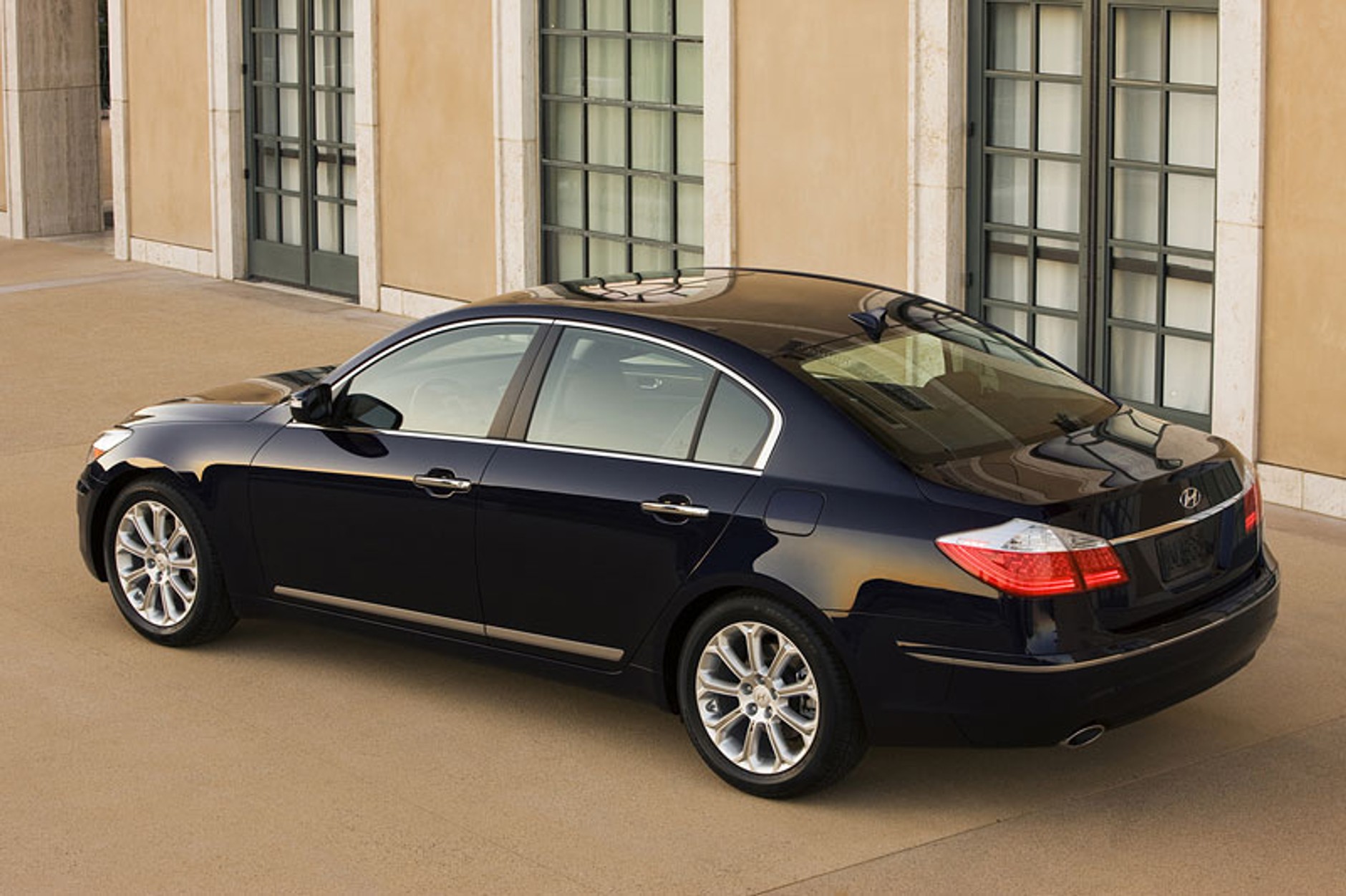 Detroit 2008: Hyundai Genesis - koreański flagowiec dopływa (oficjalne informacje)