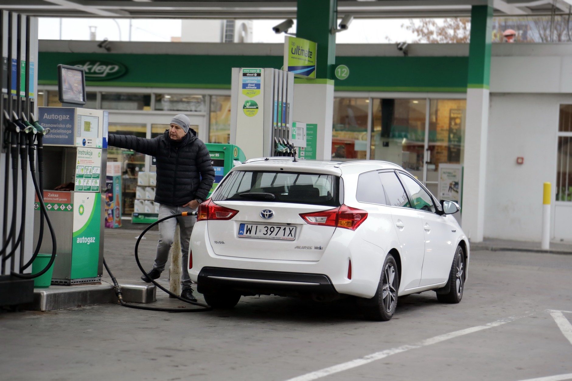 Samochód hybrydowy na gaz