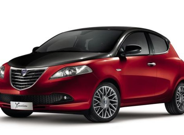 Lancia Ypsilon Black&Red debiutuje w Polsce