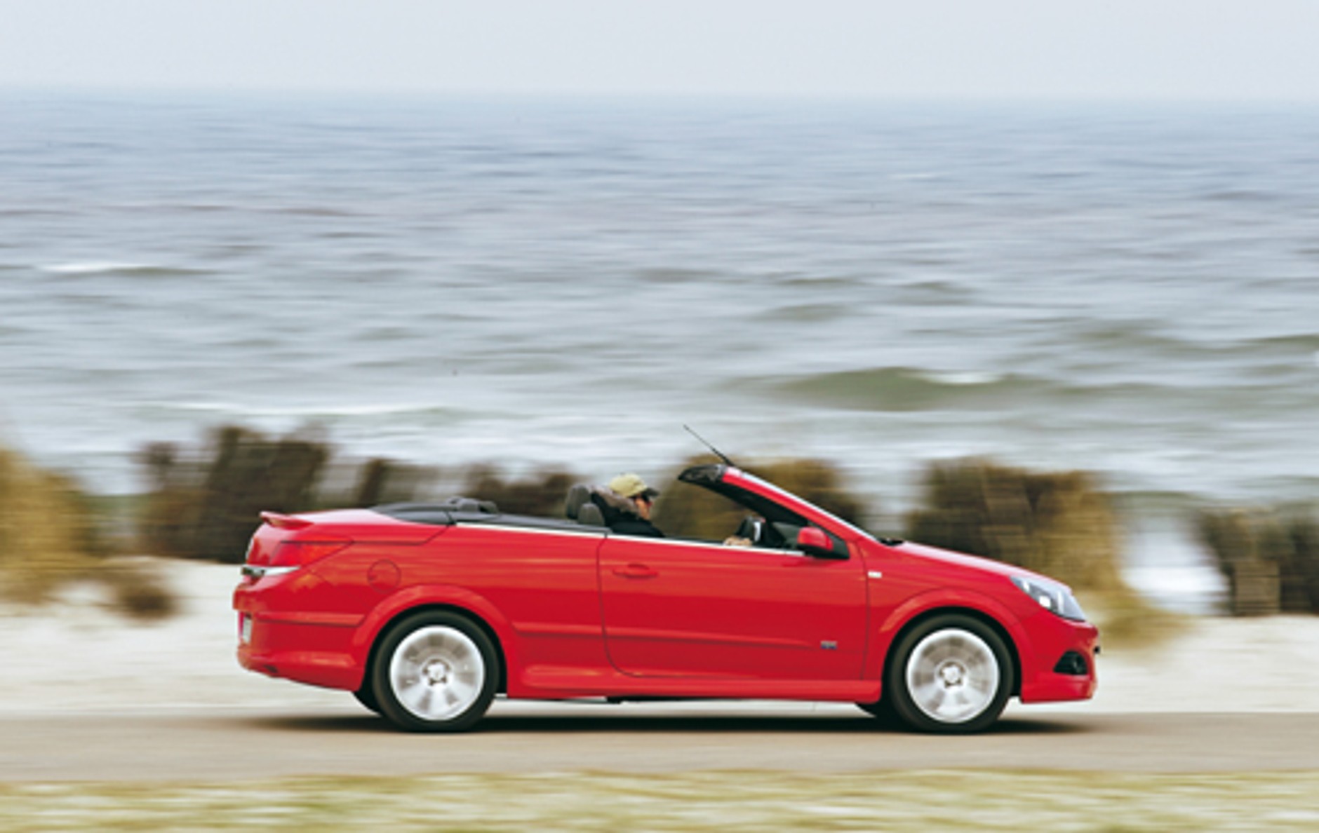 Peugeot 308CC kontra VW Eos, Ford Focus CC, Opel Astra Twin Top i Renault Megane CC - Lato może już nadejść