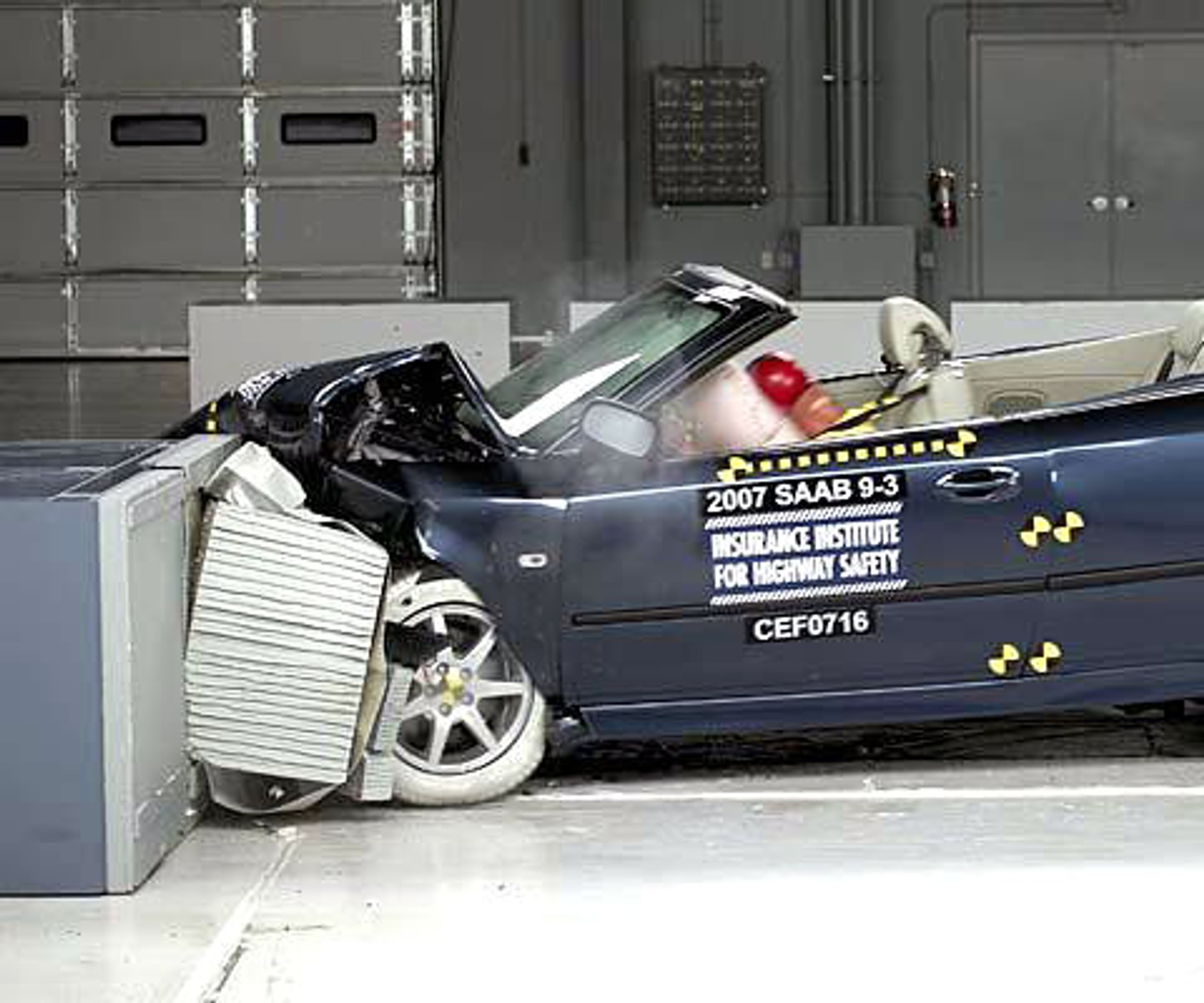 IIHS: najbezpieczniejsze kabriolety to Volvo C70 i Saab 9-3