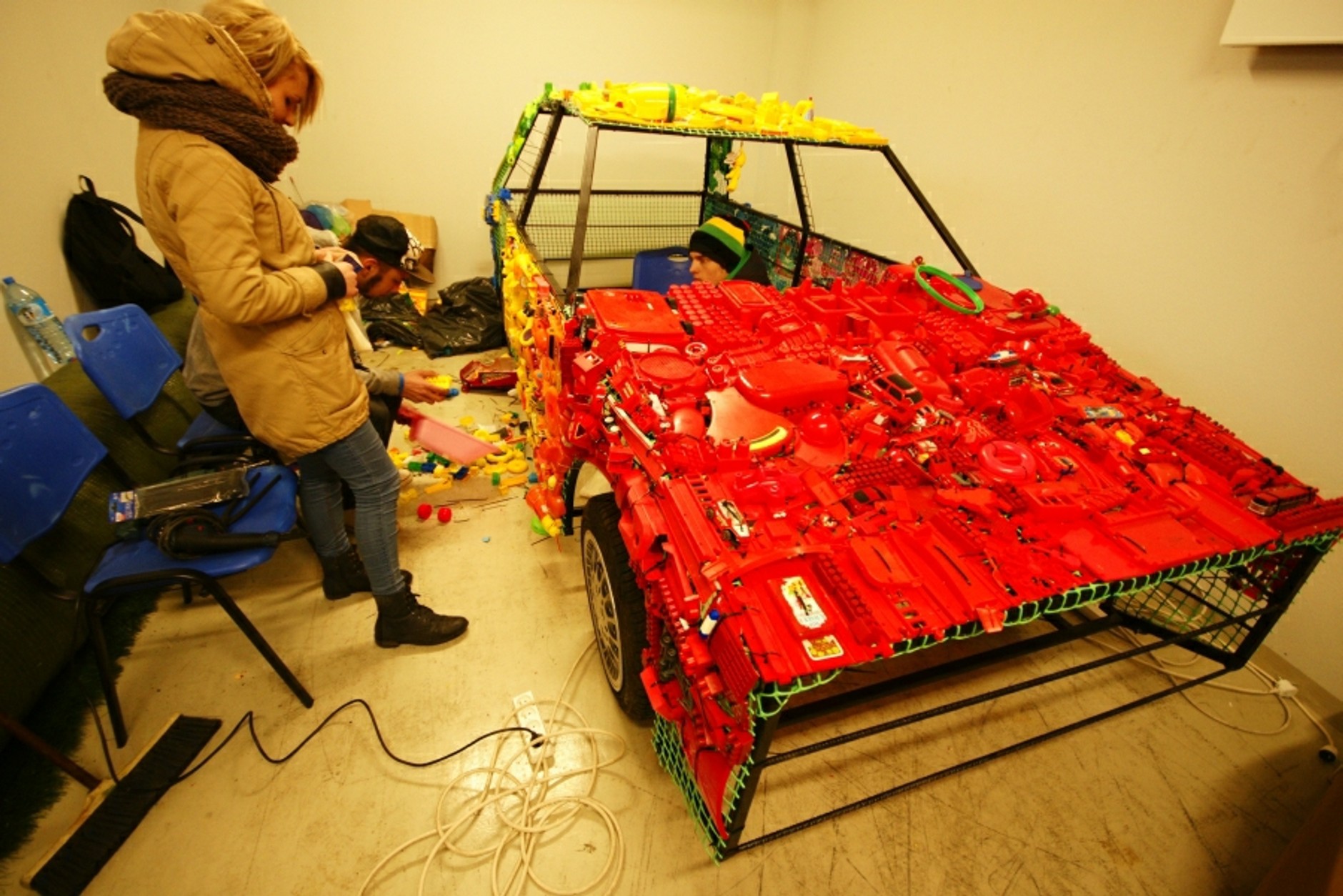 Volkswagen Golf zbudowany ze starych zabawek