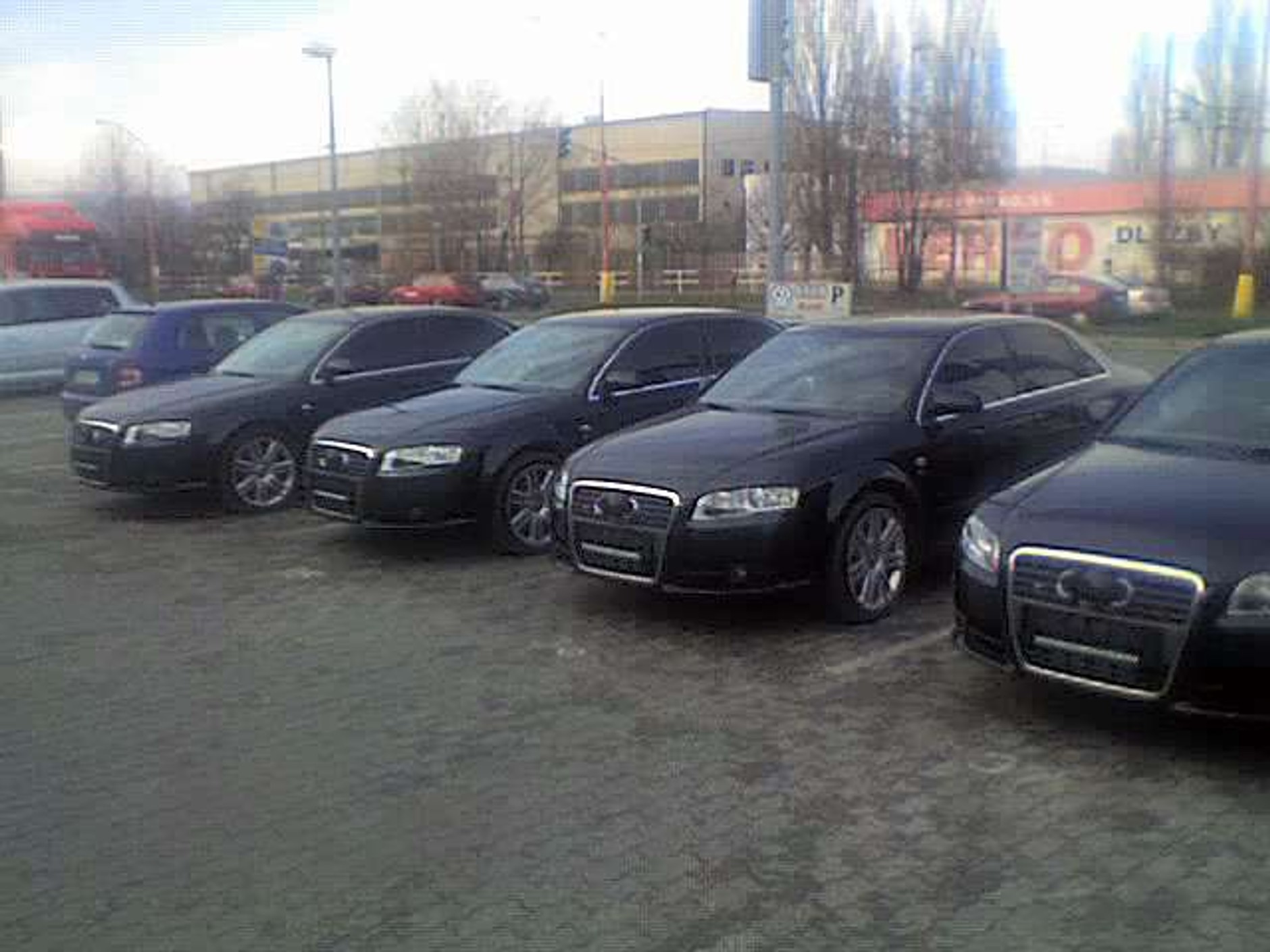 Audi S4 z radarem policyjnym