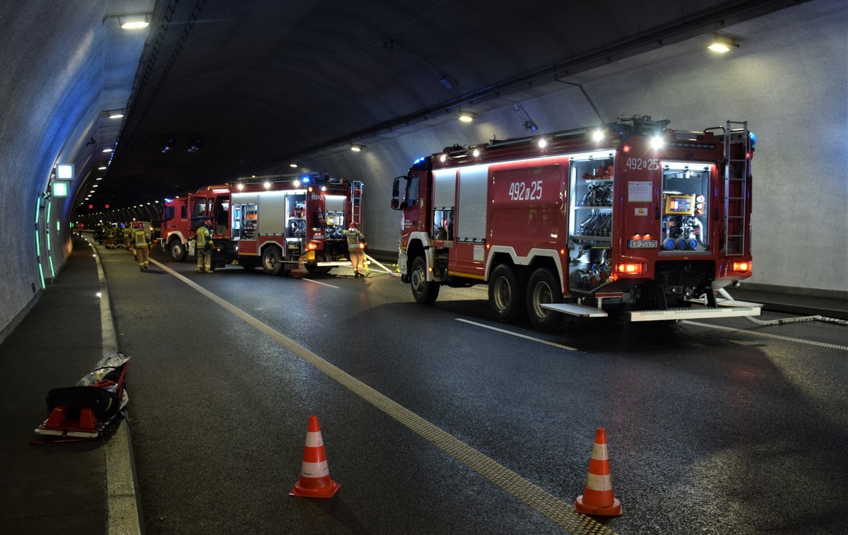 Ćwiczenia służb ratunkowych w tunelu pod Luboniem Małym