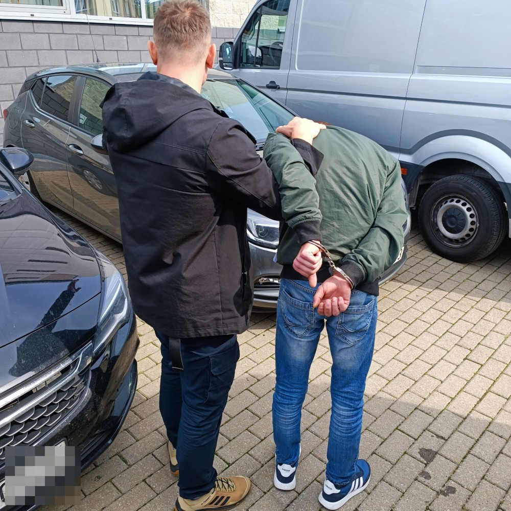 Kierowcę Chryslera udało się zatrzymać. Usłyszał aż trzy zarzuty usiłowania zabójstwa