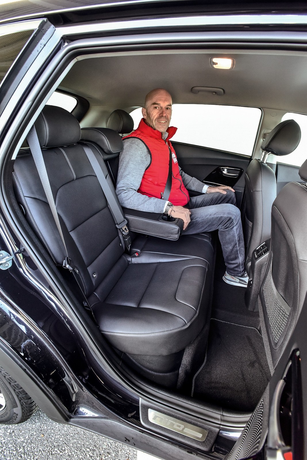 Dwie hybrydy ładowane z gniazdka: Kia Niro i Renault Captur