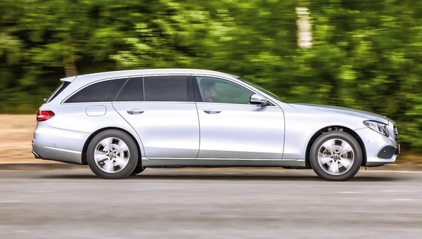 Sprawdziliśmy stan Mercedesa S213 z przebiegiem 150 tys. km. Czy używany, nowoczesny Mercedes drenuje portfel?