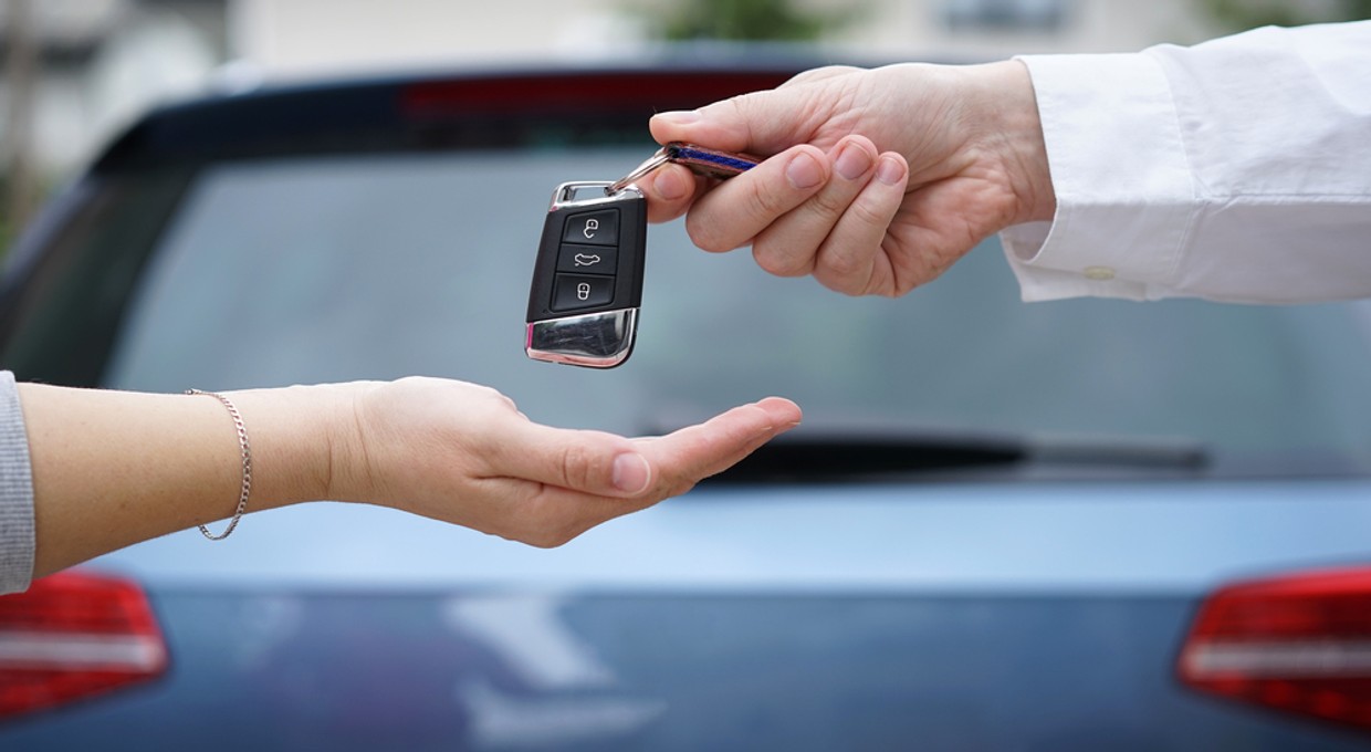 Firmy sprzedają auta szybciej niż osoby prywatne. Raport Otomoto