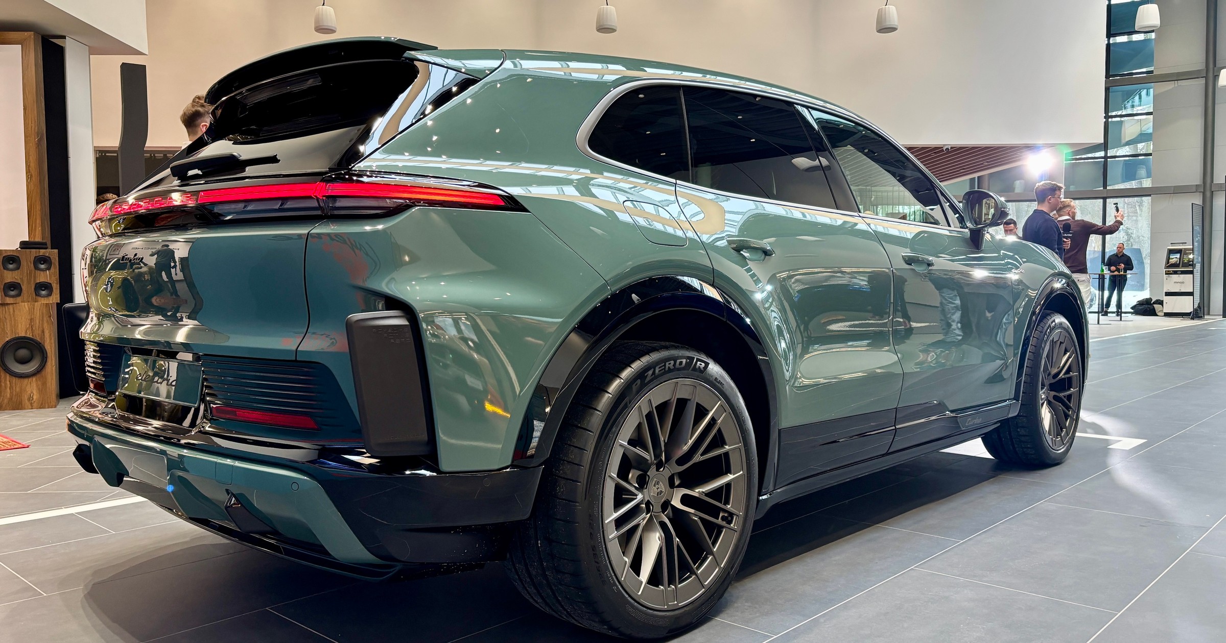 Premiera Cayenne Electric w Porsche Centrum Warszawa Wawer