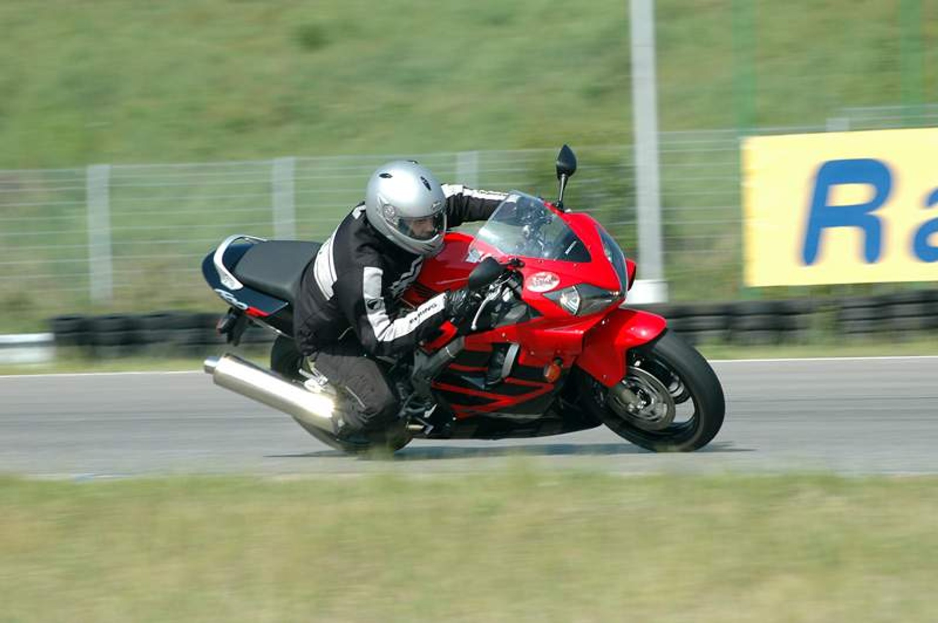 Supermoto Honda Days: nowy CBR600RR na torze