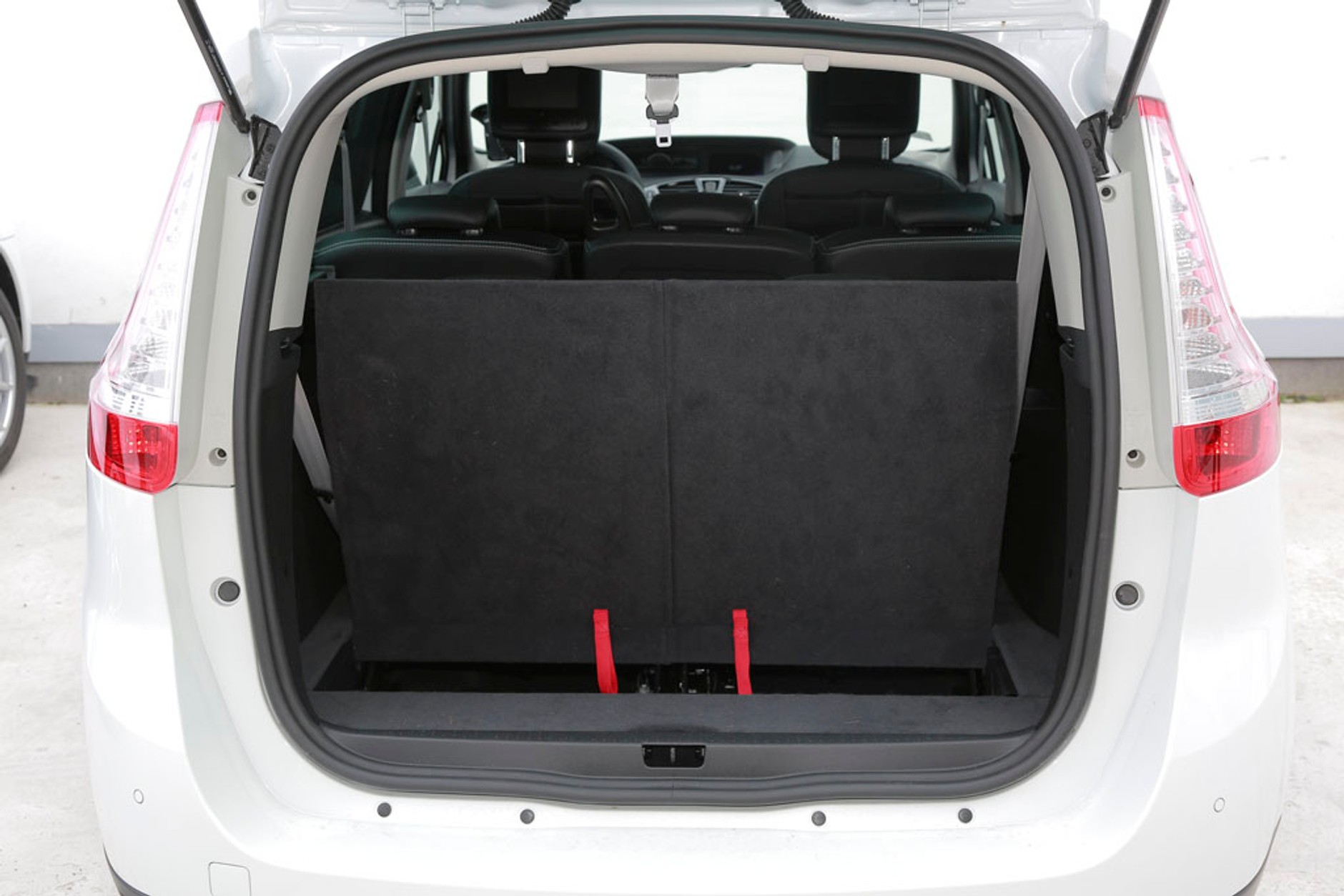 Renault Grand Scenic 1.6 dCi: Dynamiczny i oszczędny van | Test i Opinie