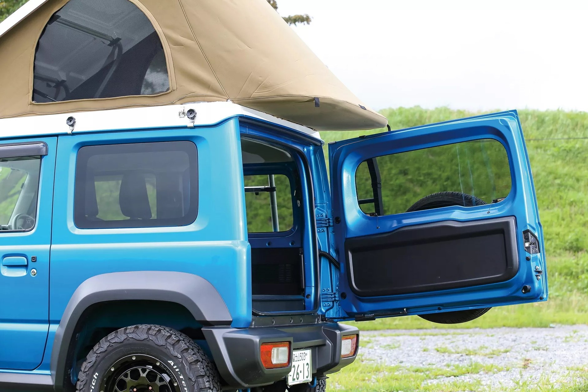 Suzuki Jimny z namiotem dachowym Kamado Canotier J3