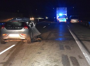 Uderzył w naczepę ciężarówki na S8 i zniknął. W rozbitym aucie był tylko pasażer
