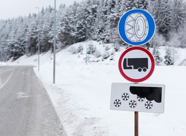 Wyjaśniamy, gdzie zimowe opony są obowiązkowe?