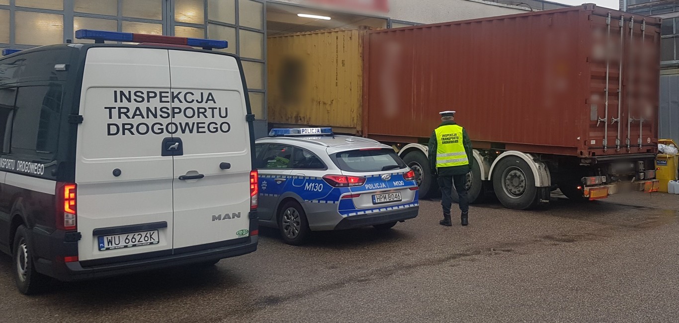 Inspektorzy ITD odkryli "pchełkę" w ciężarówce. Przewoźnik w tarapatach