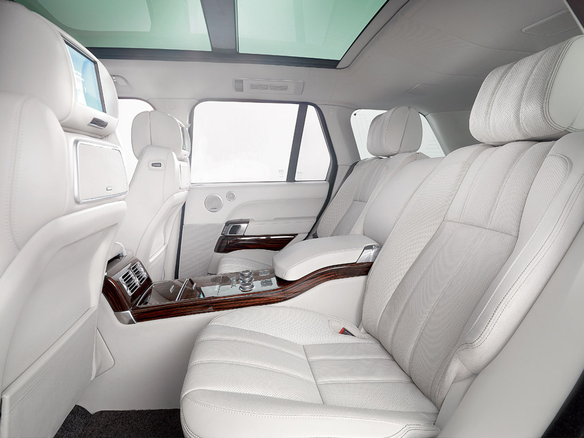 Już wiemy, jak jeździ nowy Range Rover