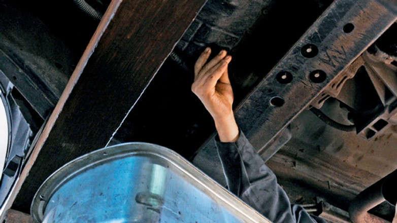 Wymiana oleju w skrzyni biegów: Pamiętaj - Nowy olej przedłuży trwałość skrzyni biegów