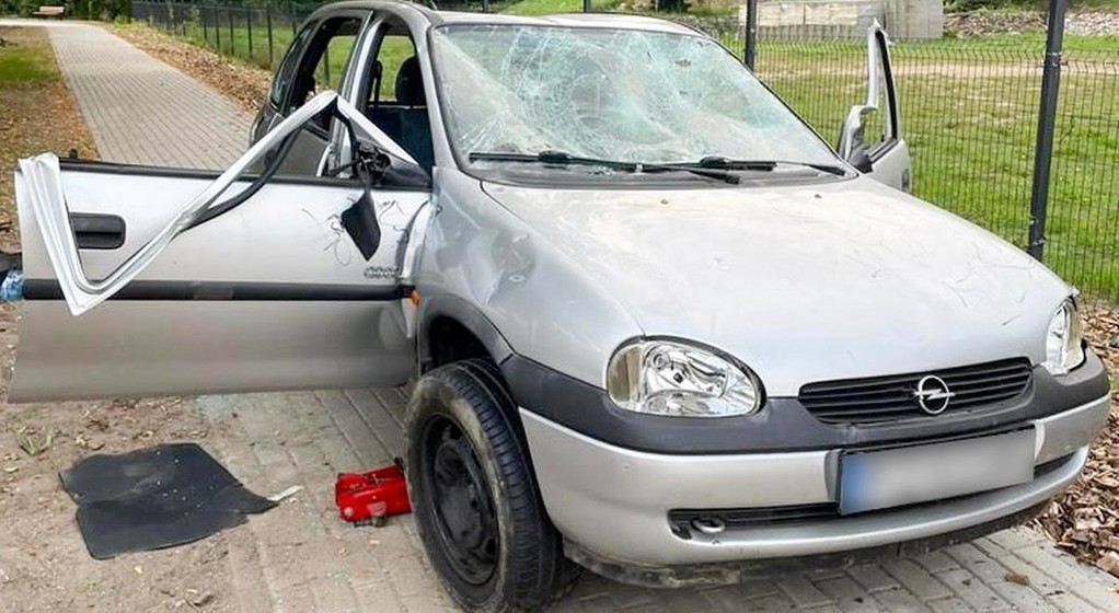 Pomimo wyglądu jak z horroru Corsa poruszała się po Świebodzinie