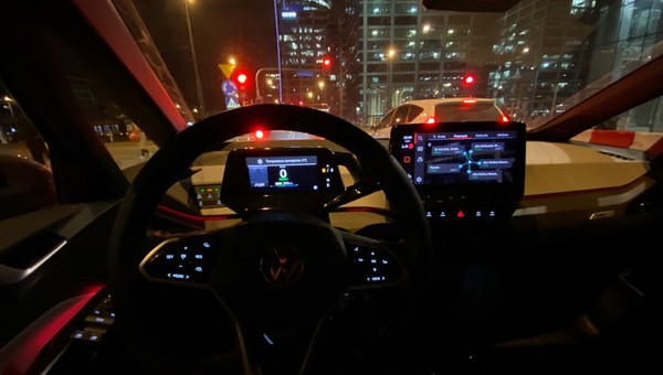 Volkswagen ID.3 będzie elektrykiem dla Kowalskiego? To "spóźnialski", który liczy na dobre wejście