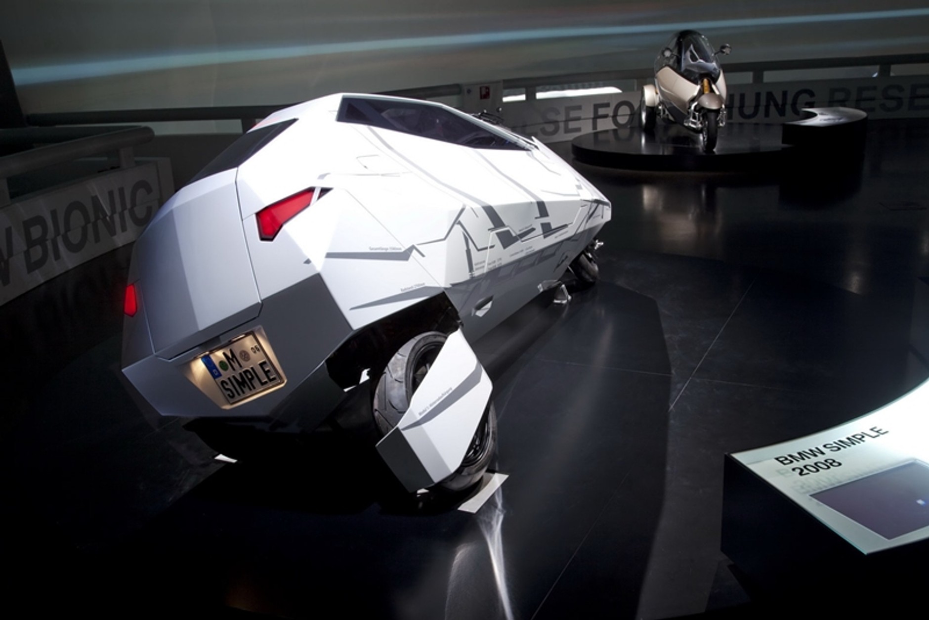 BMW Simple – motocykl do driftu