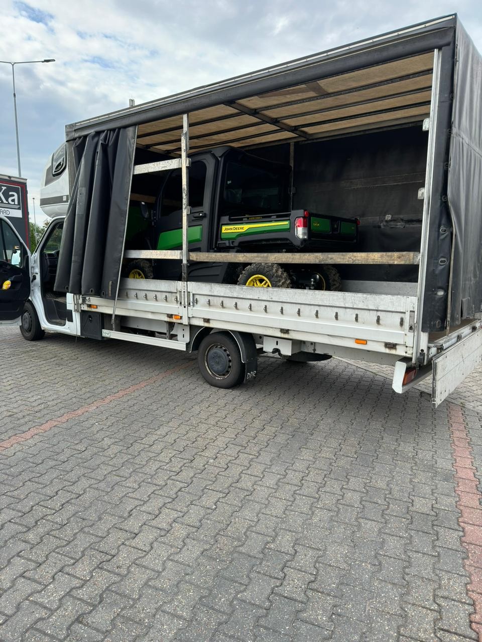 Skradziony pojazd użytkowy odzyskany na granicy z Niemcami