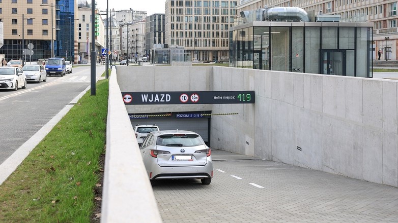 Parking pod placem Powstańców Warszawy