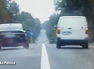 Ponad 30 wykroczeń podczas jednego pościgu za 20-latkiem [Nagranie]