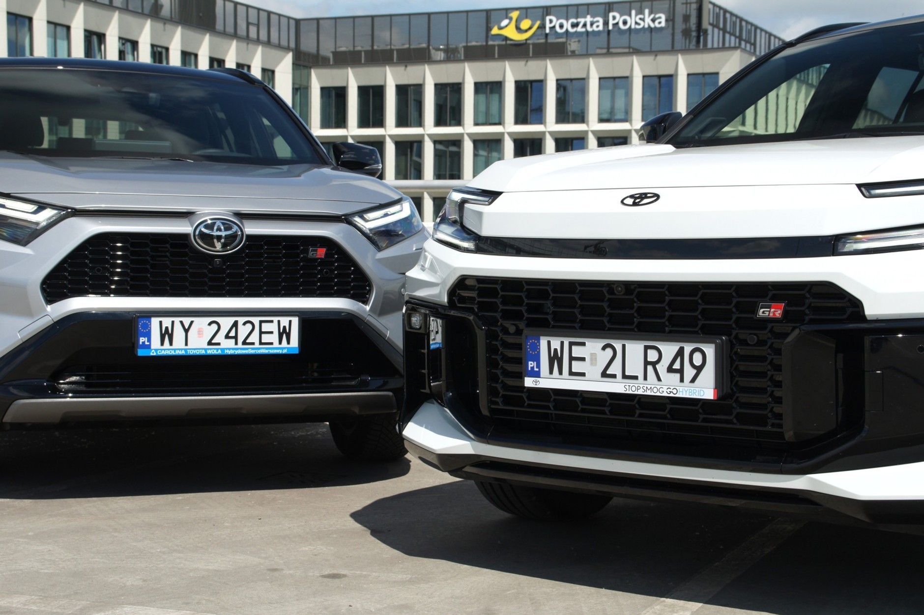 Nowa Toyota RAV4 bardziej szanuje uszy podróżnych, ale nadal nie jest prymusem w tej dziedzinie