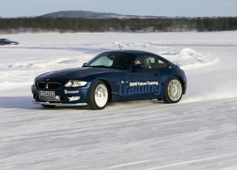 Mercedes i BMW szaleją na śniegu