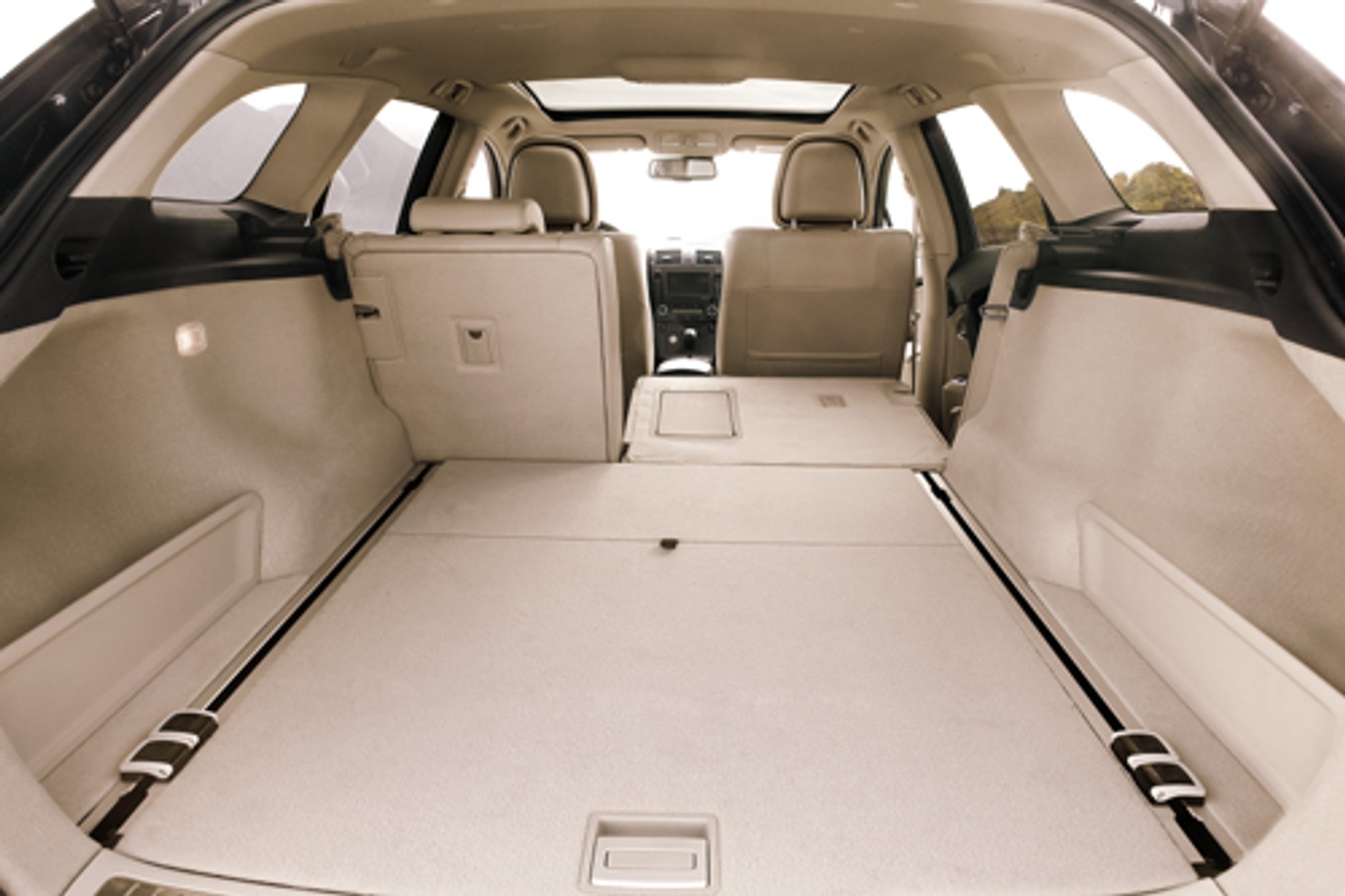 Nowa Toyota Avensis Kombi - Przestronniejsza niż się wydaje