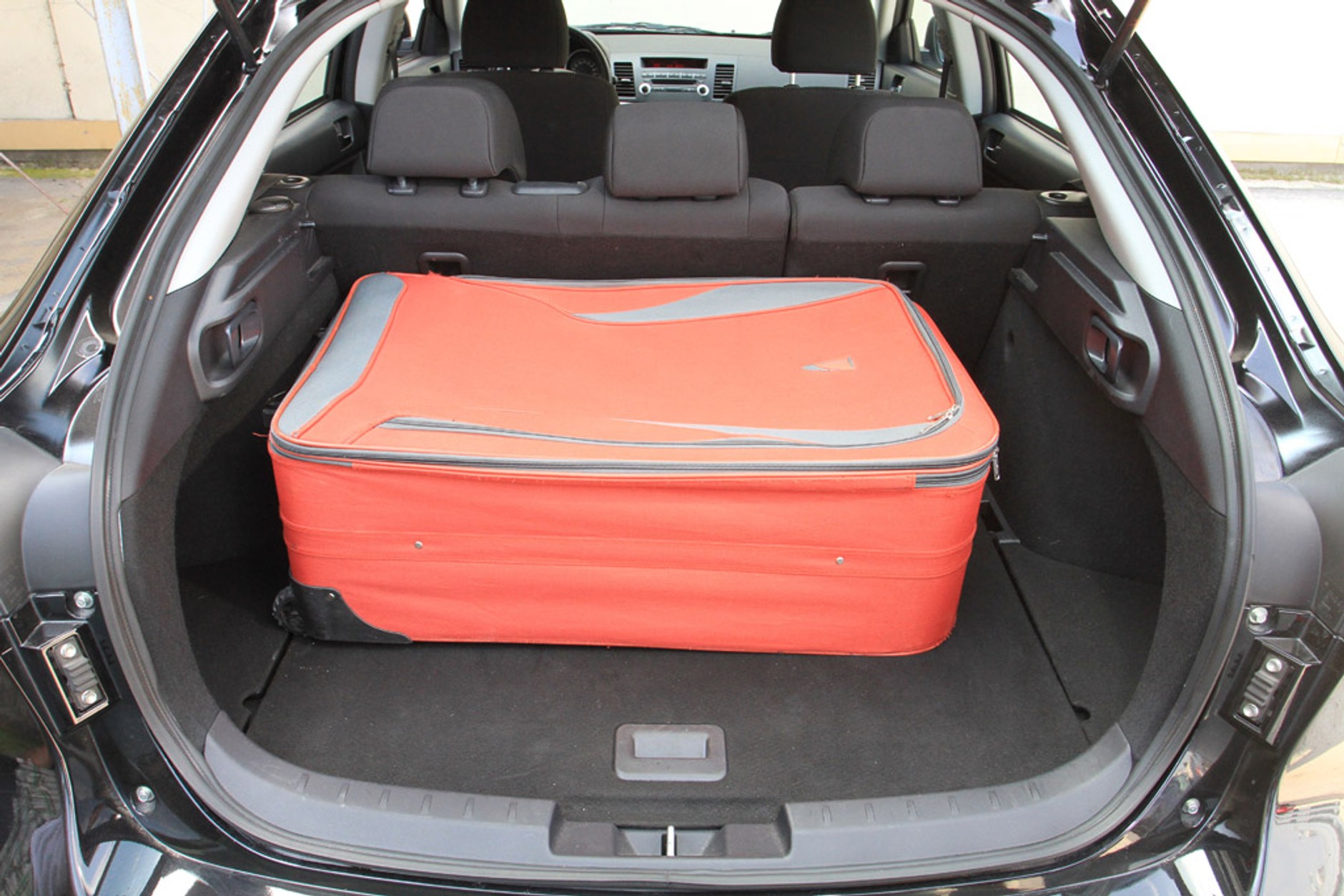 Mitsubishi Lancer Sportback: oto mistrz chłodnej kalkulacji